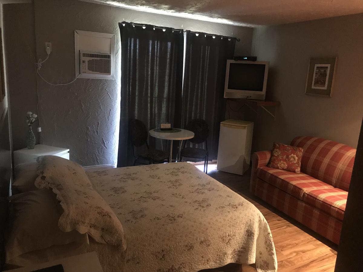 Motel La Siesta De Gascon Terrebonne Esterno foto