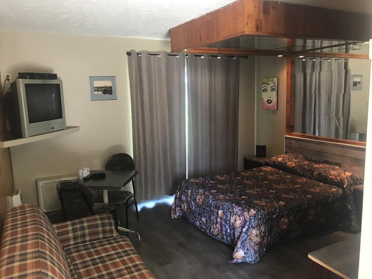 Motel La Siesta De Gascon Terrebonne Esterno foto